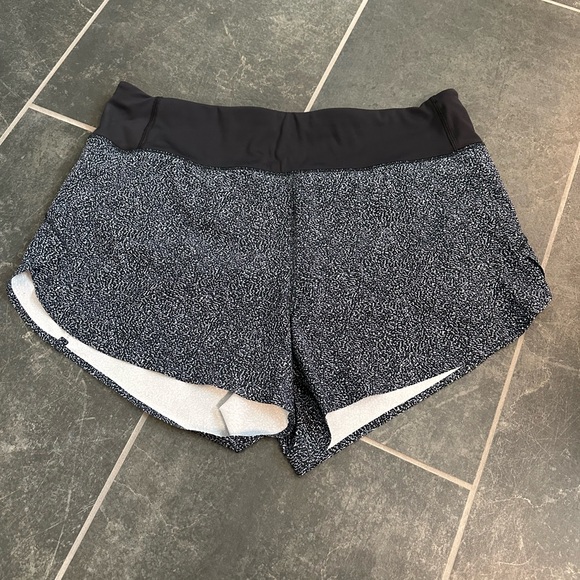 Athleta Run With It 3” Short - Medium - Picture 1 of 5